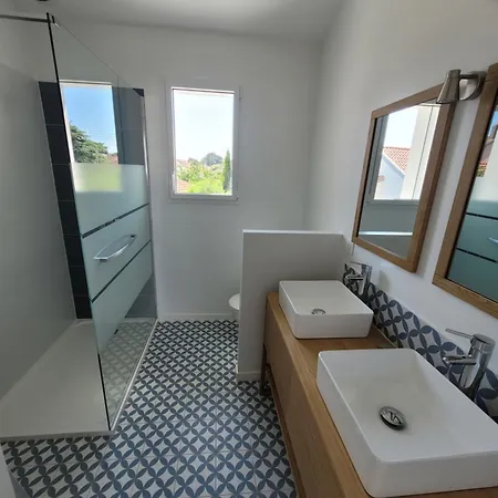 Maison De A 2 Pas De La Plage, Thalasso & Commerces Pornic
