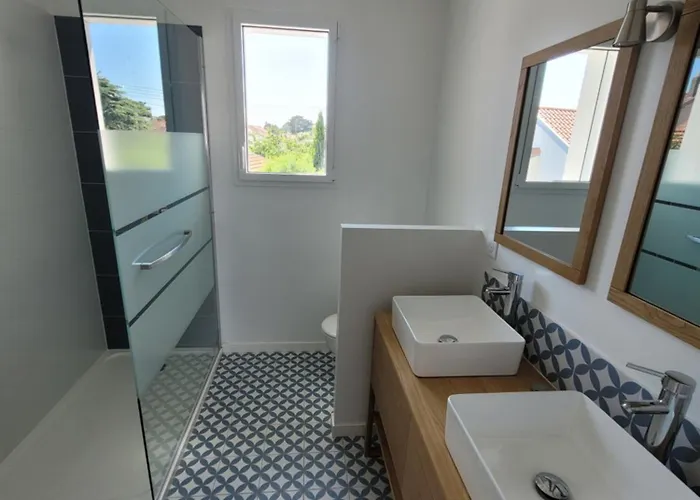 Maison De A 2 Pas De La Plage, Thalasso & Commerces Pornic